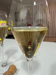 Verre cava Heredad de Almizra bulles fines effervescent or blanc