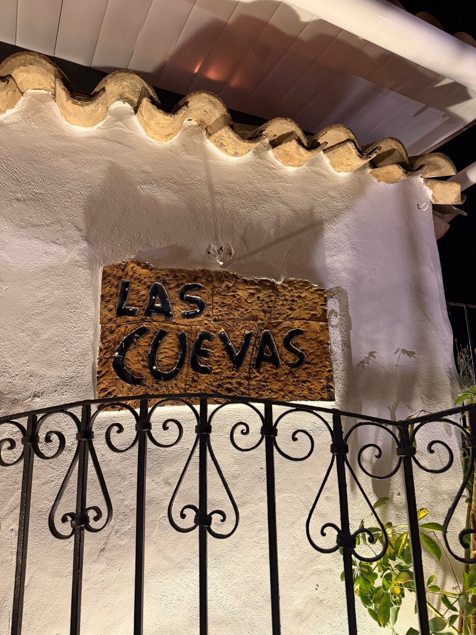 Restaurant romantique Las Cuevas San Miguel de Salinas entrée grotte