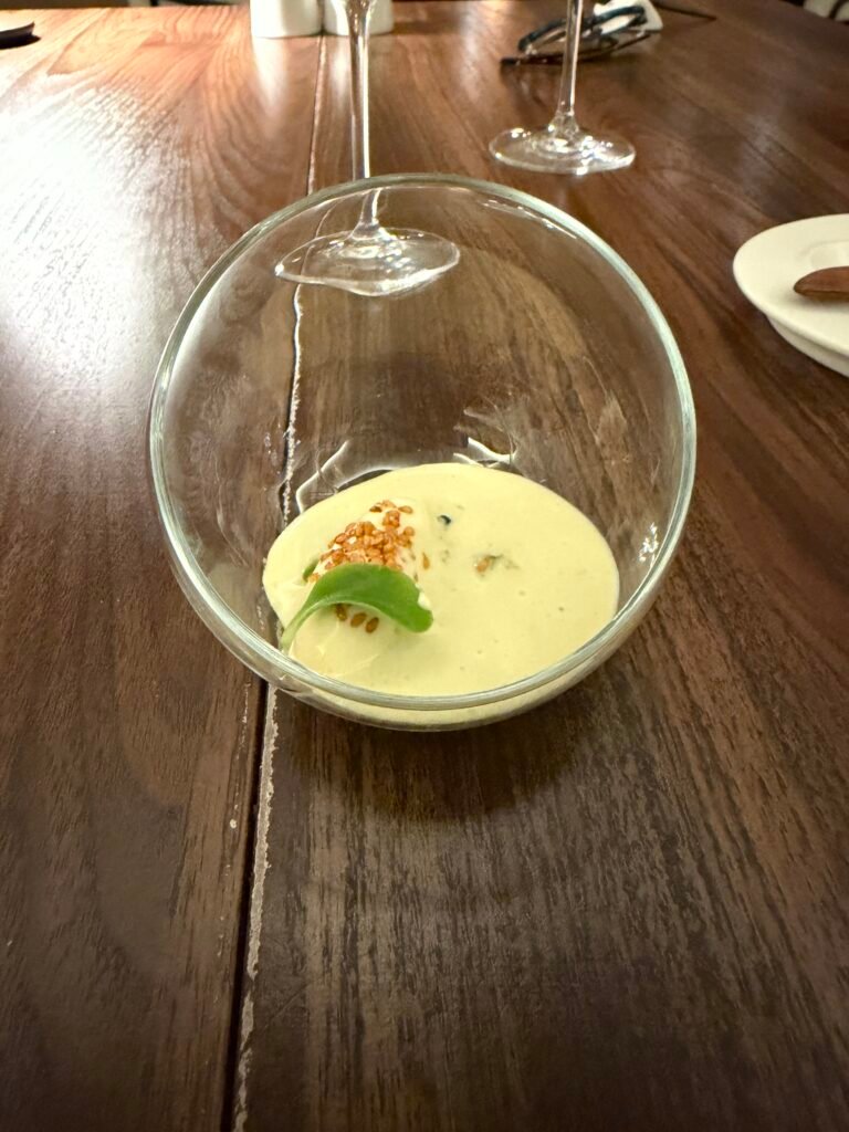 Amuse-bouche créatif du chef Loucas Mengal au Punto Amor Campoamor