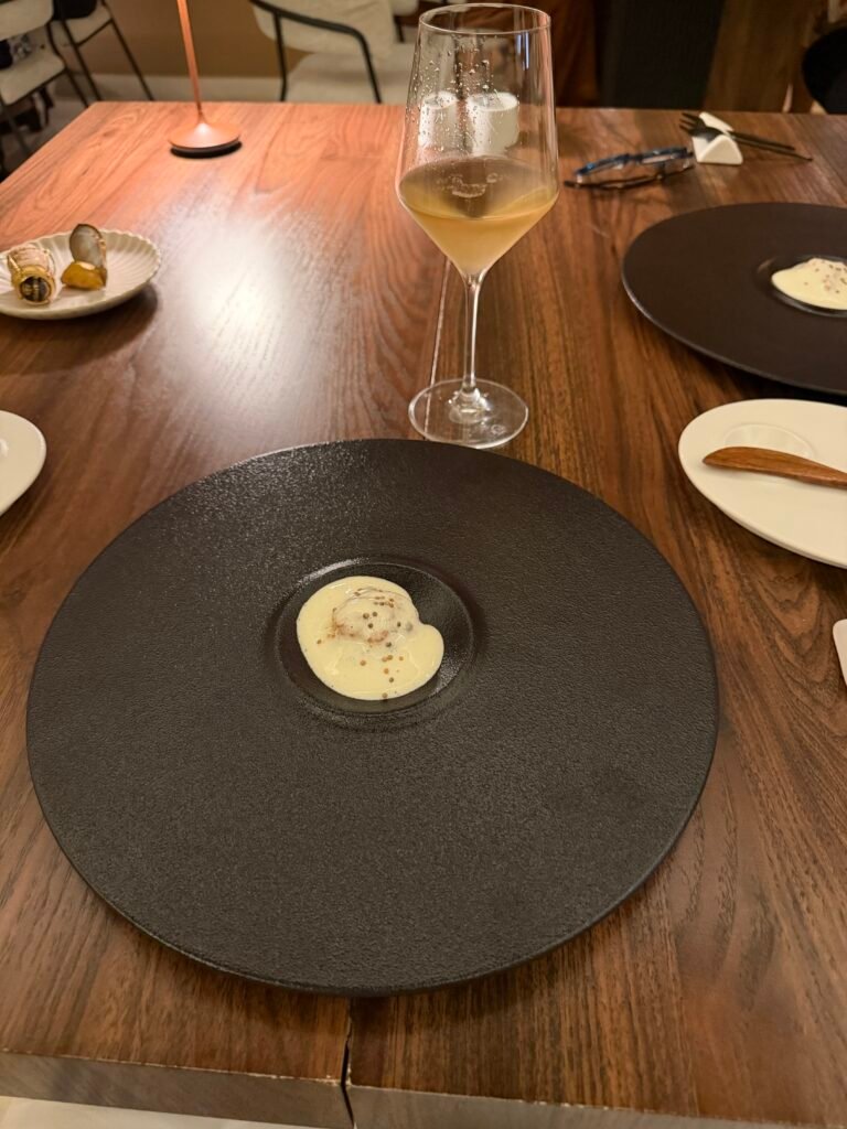 Plat gastronomique du menu dégustation Punto Amor