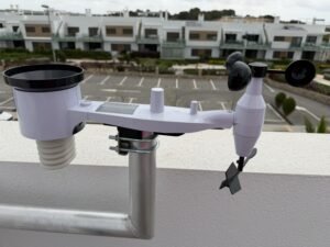 Station météo Ecowitt WS2910 installée sur un solarium à Orihuela Costa, Espagne