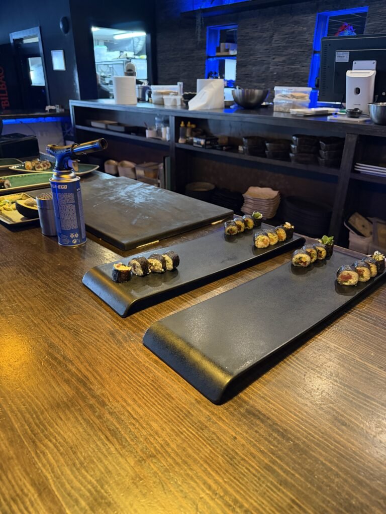 Bar à sushi et showcooking en direct au restaurant La Fusion à La Mata