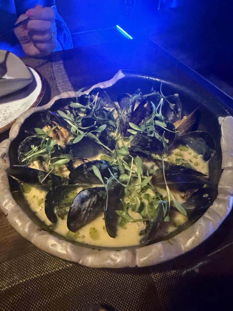Mejillones con salsa style Tom Kha Kaï au restaurant La Fusion La Mata