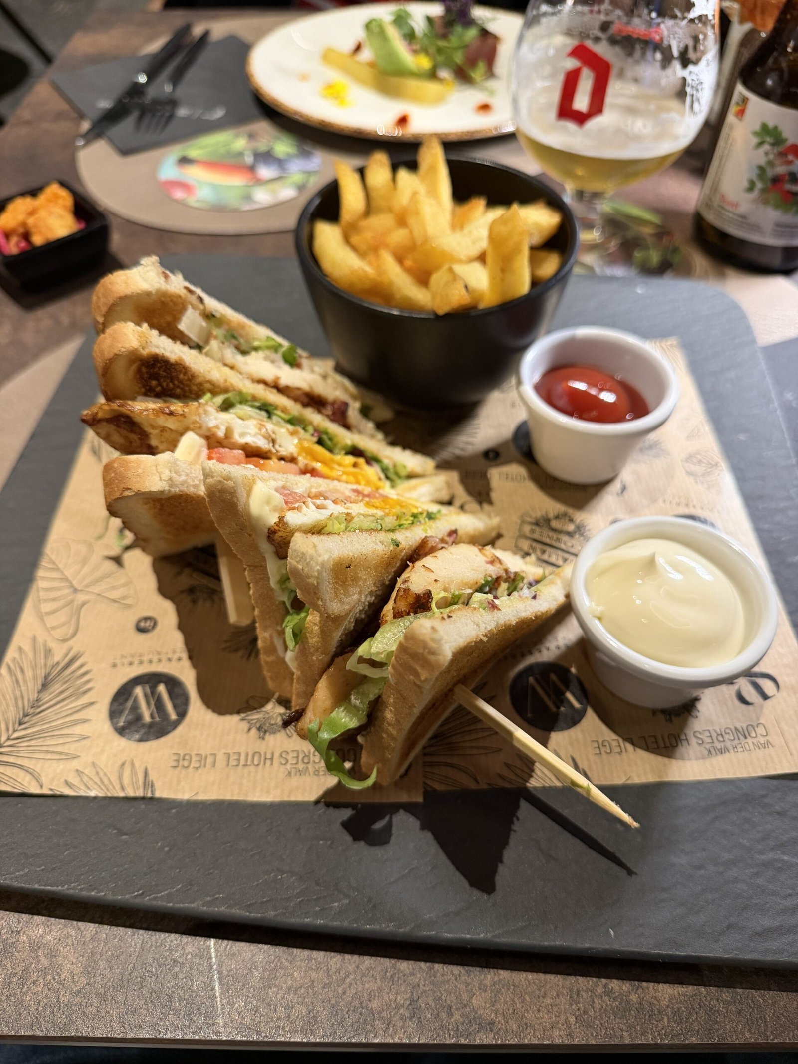 Retour en Belgique : club sandwich, frites et Duvel au Van der Valk de Liège